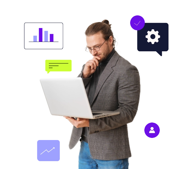 Empresario usando software personalizado para análisis de datos